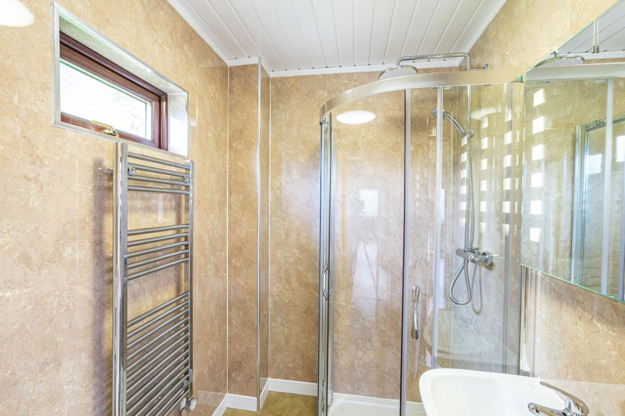 Bluebell 3 With Hot Tub Newton Stewart